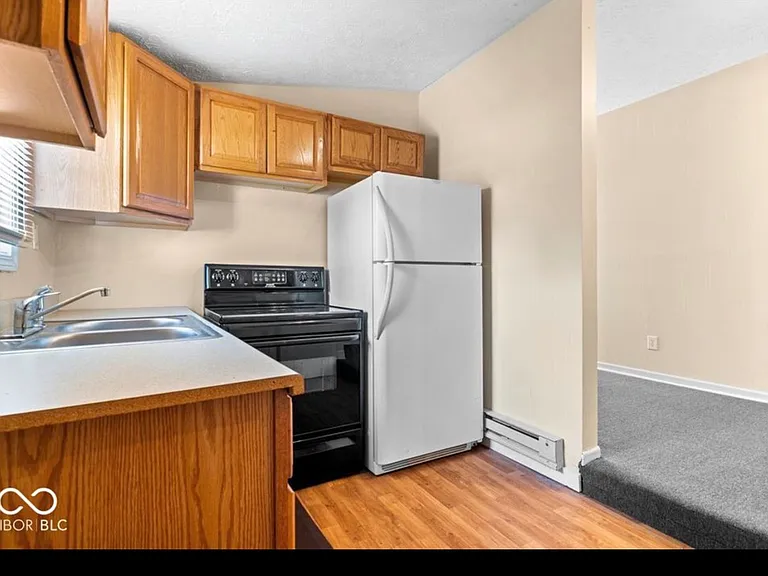 409 W Wiley St — Photo 8
