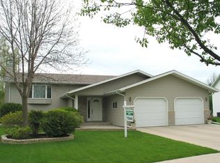 1723 S 35th St, Grand Forks, ND 58201