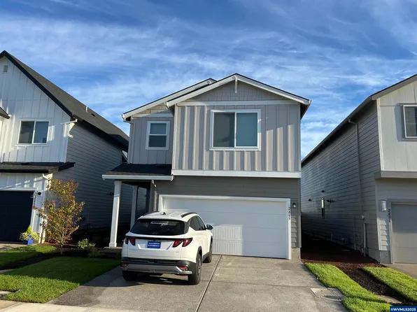 2465 Sawtelle Dr, Woodburn, OR 97071