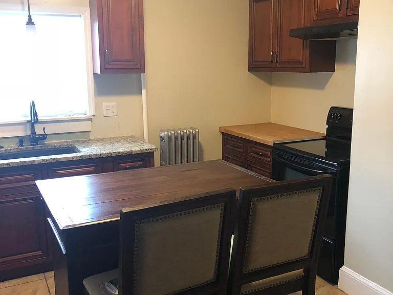 196 Clarence St #1 — Photo 5