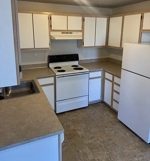 1334 W Locust St — Photo 4