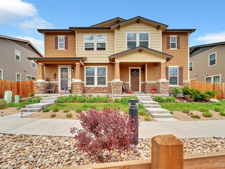 Beautifully landscaped front yard - maintained by HOA