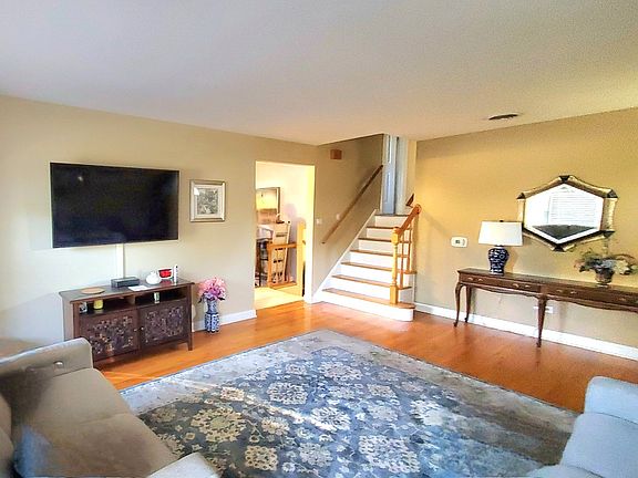 3rd image of 717 Caryn Cir