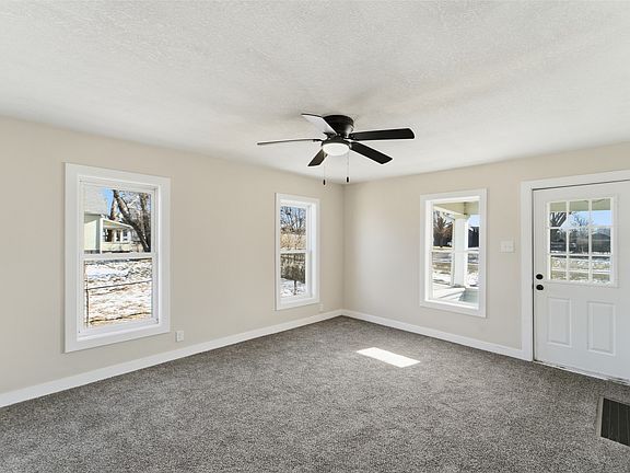 5th image of 1116 1st Ave W