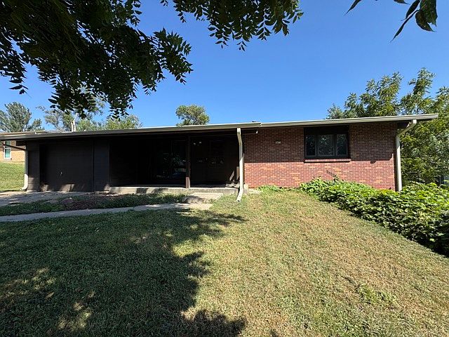 1st image of 9621 Maple Dr