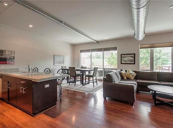 3rd image of 522 Locust Loft 205 St