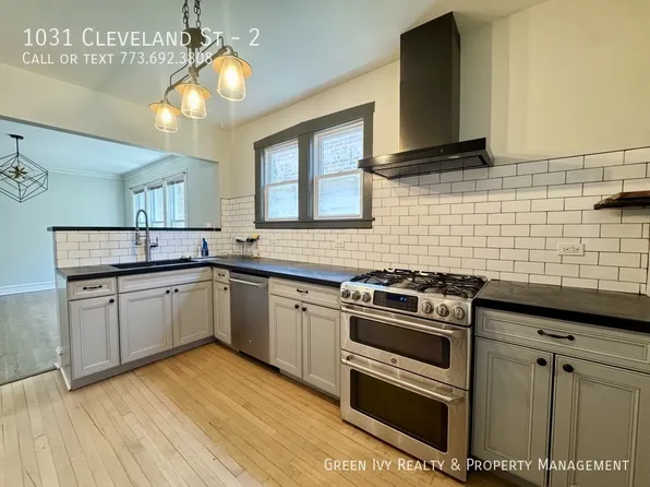 1031 Cleveland St #2, Evanston, IL 60202