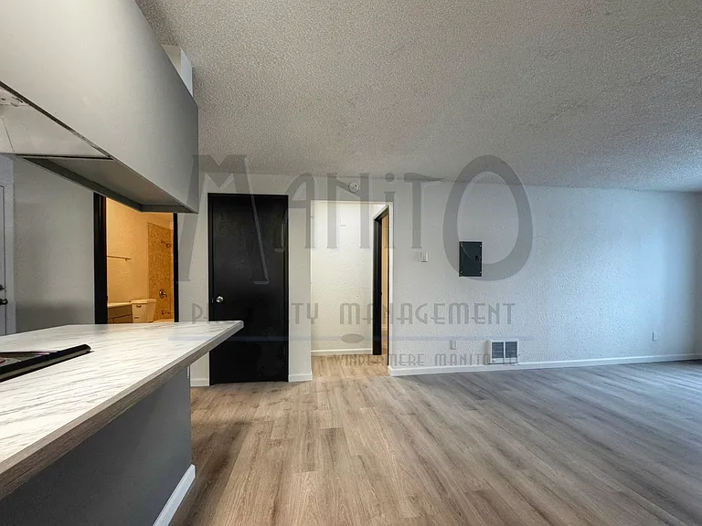 Regency Park Apartments — Photo 17