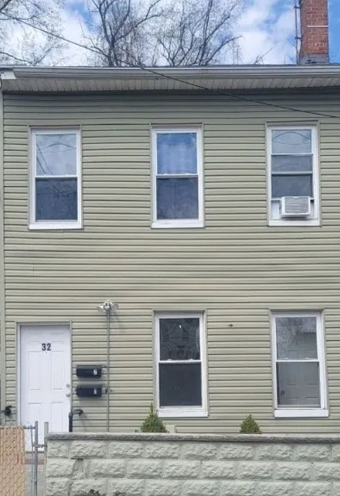 1st image of 32 Hillman St Floor 2