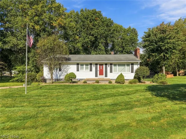 1367 Cherry Ln, Uniontown, OH 44685