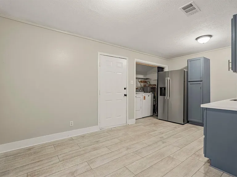 406 Gresham St — Photo 20