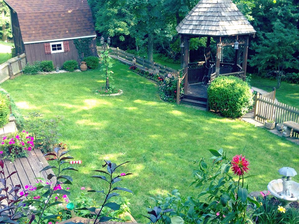 Gazebo & shed in back yard