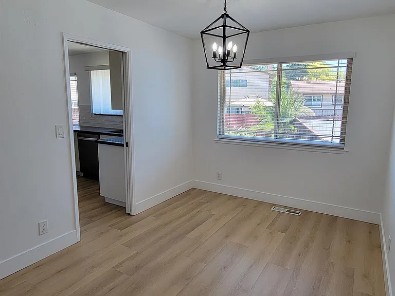 2210 Sierra Ct — Photo 5