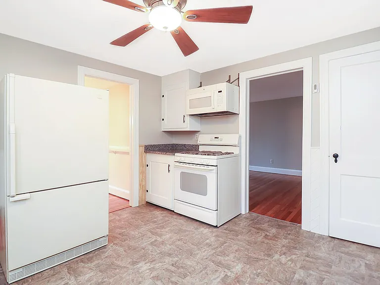 142 Elmwood Ave — Photo 10