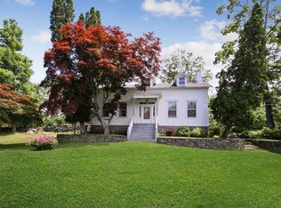 1 S Cross Rd, Staatsburg, NY 12580