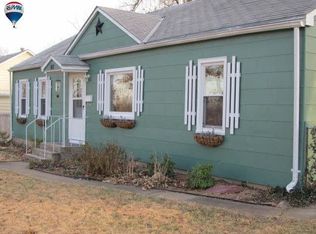 1411 8th St, Wamego, KS 66547