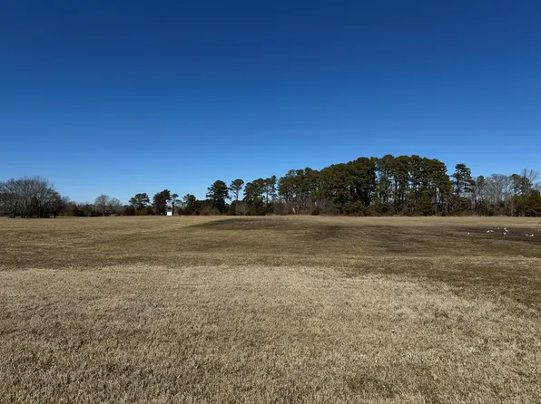 13 Benson Dr, New Church, VA 23415