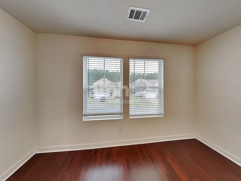88 Landsdown Xing — Photo 15