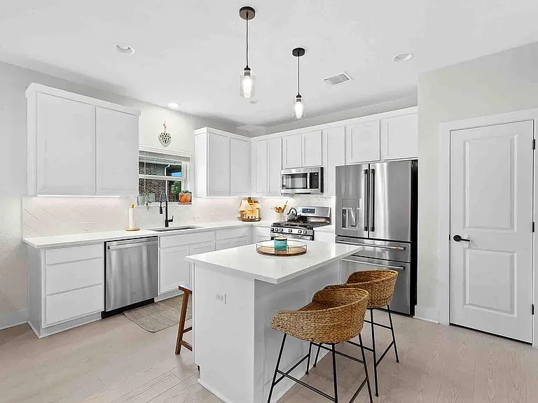 7910 Ella Lee Ln — Photo 9