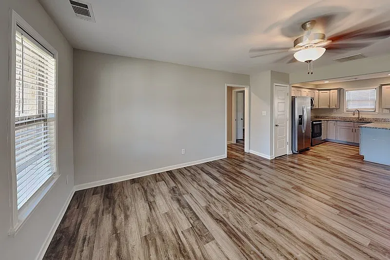 3 bed, 2.0 bath, 1594 sqft, $1,999 — Photo 3