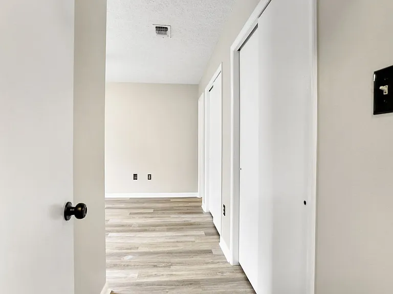 3 Oxford Ct — Photo 16