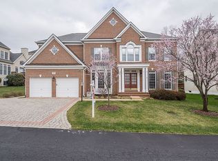 8639 Hillside Manor Dr, Springfield, VA 22152