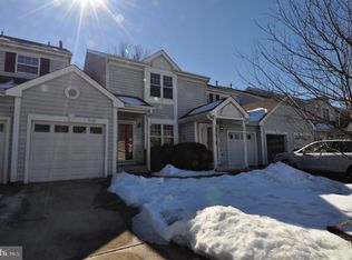 6303 Normandy Dr, Mount Laurel, NJ 08054