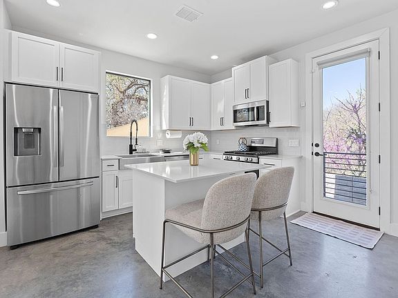 5th image of 1168 Ridgeway Dr Unit 2