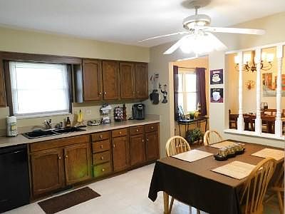 5th image of 3987 Edward Dr