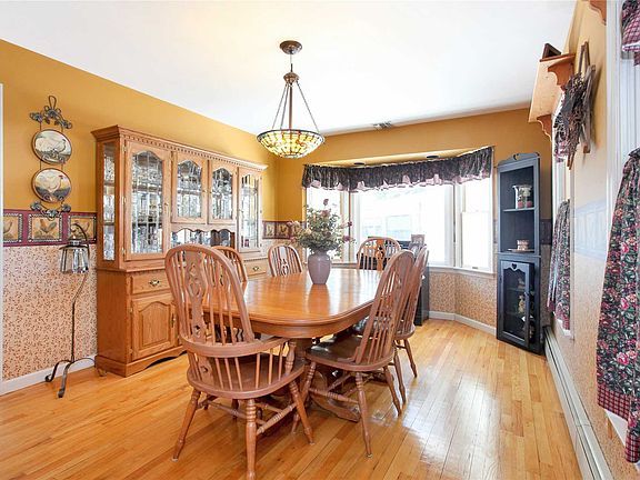 4th image of 21 Lodge Ln
