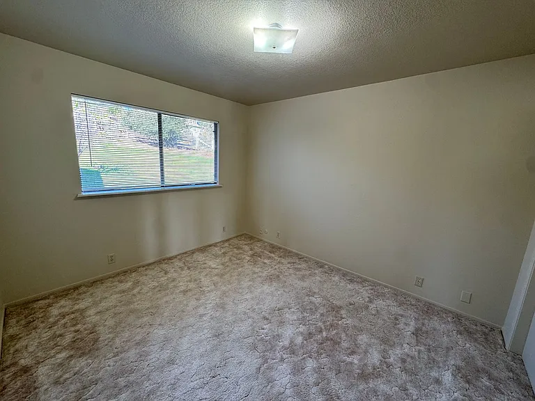 1571 Vista Grande Ln — Photo 15