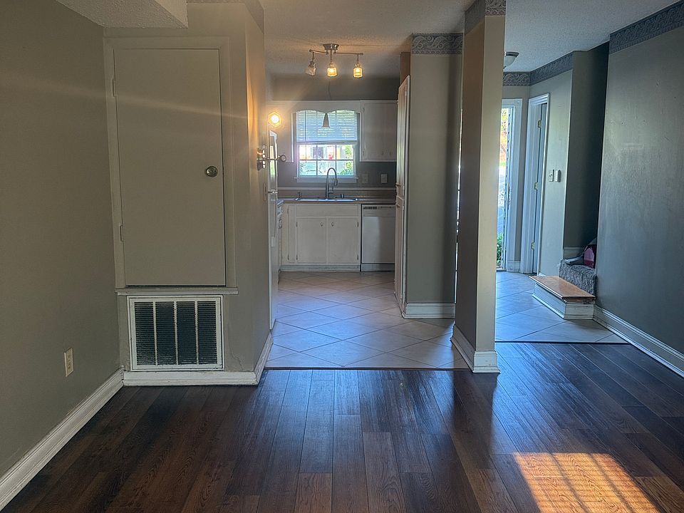 1st image of 207 Marinawoods Dr SE #2