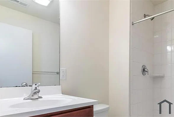 2 bed, 702 sqft, $1,700 — Photo 2