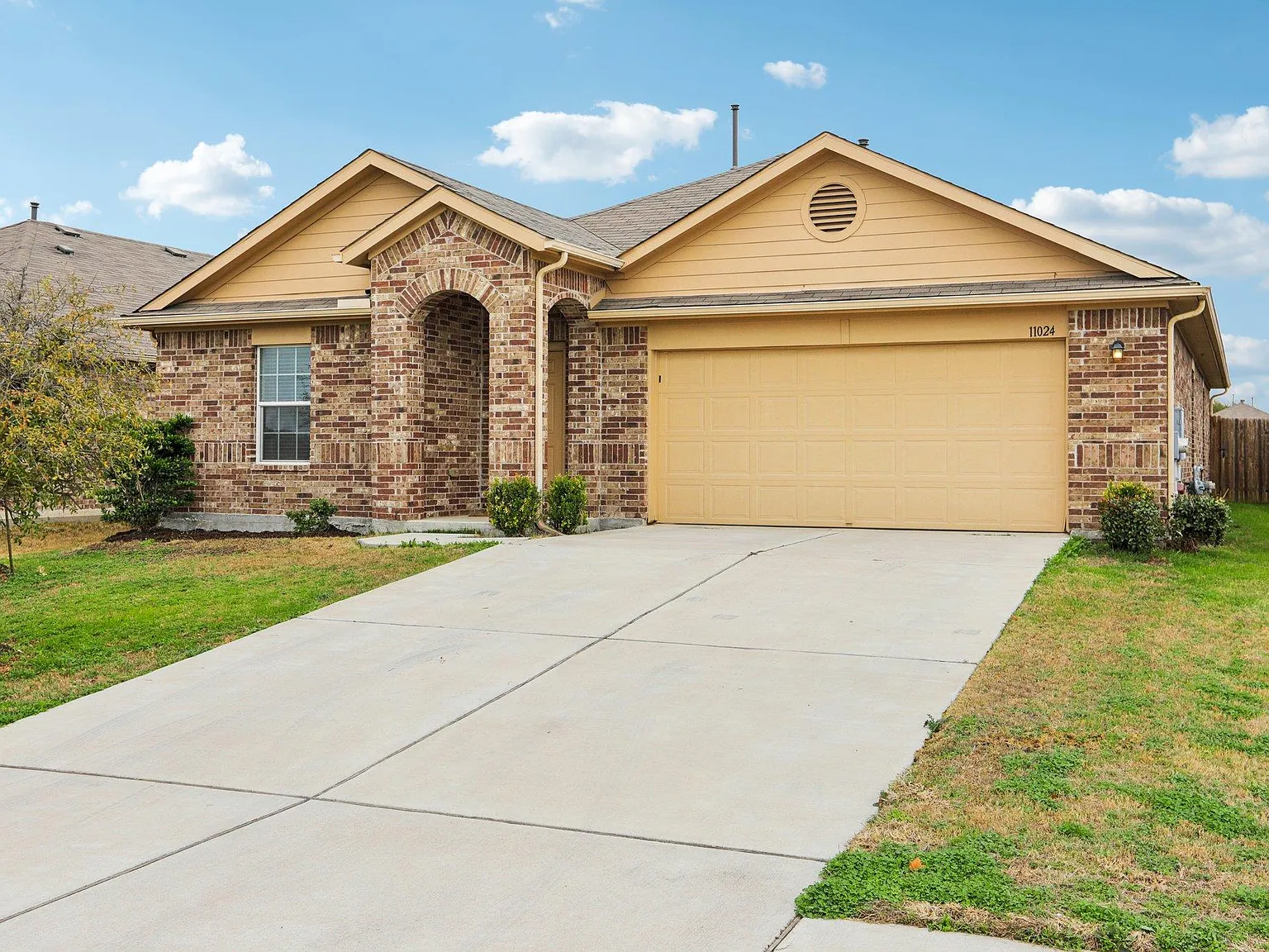 4 bed, 2.0 bath, 1904 sqft, $2,400 — Photo 1