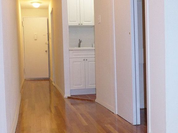 4th image of 143 W 69th St APT 1D