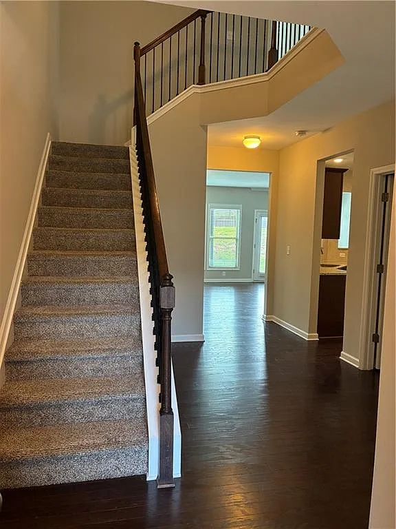 3 bed, 2.5 bath, 1910 sqft, $2,650 — Photo 2