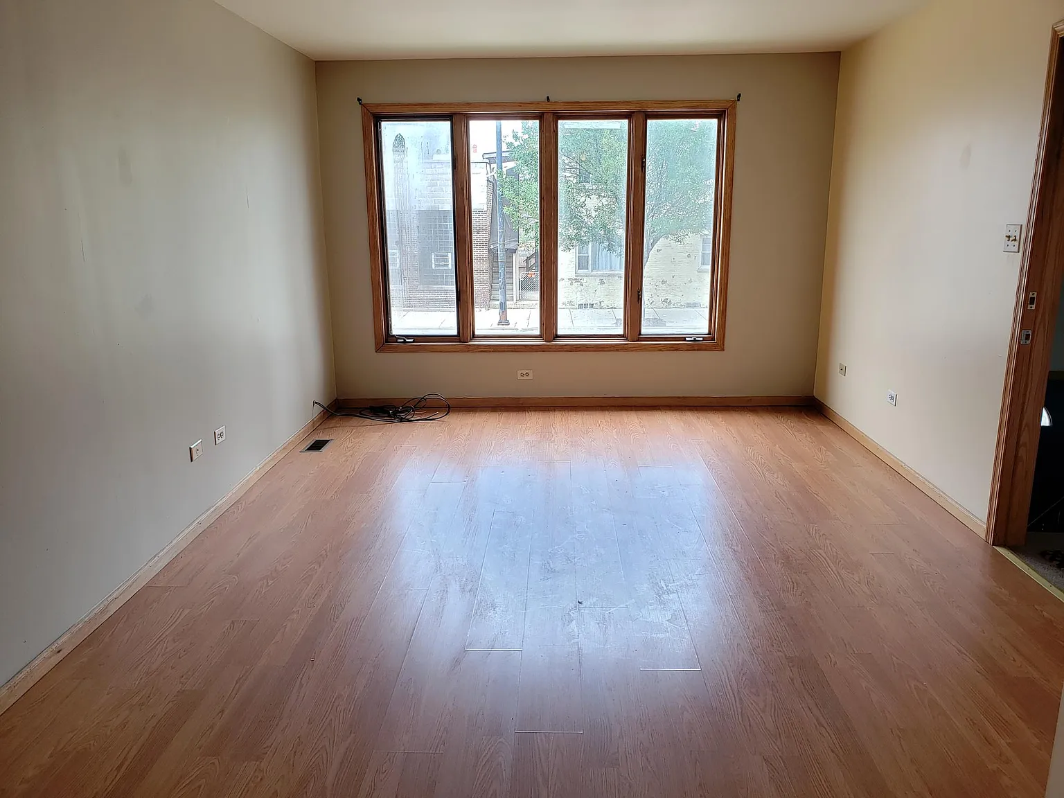 3 bed, 1.5 bath, 1200 sqft, $1,750 — Photo 1