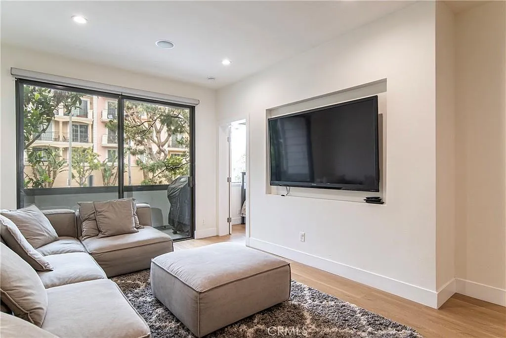 3 bed, 1497 sqft, $6,750 — Photo 1