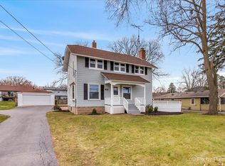 857 Washington St, Woodstock, IL 60098