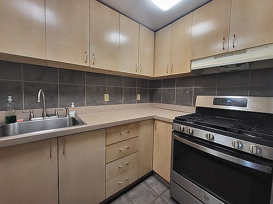 5th image of 321 W 137th St