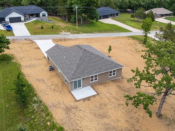 4th image of 215 Holly Way Drive