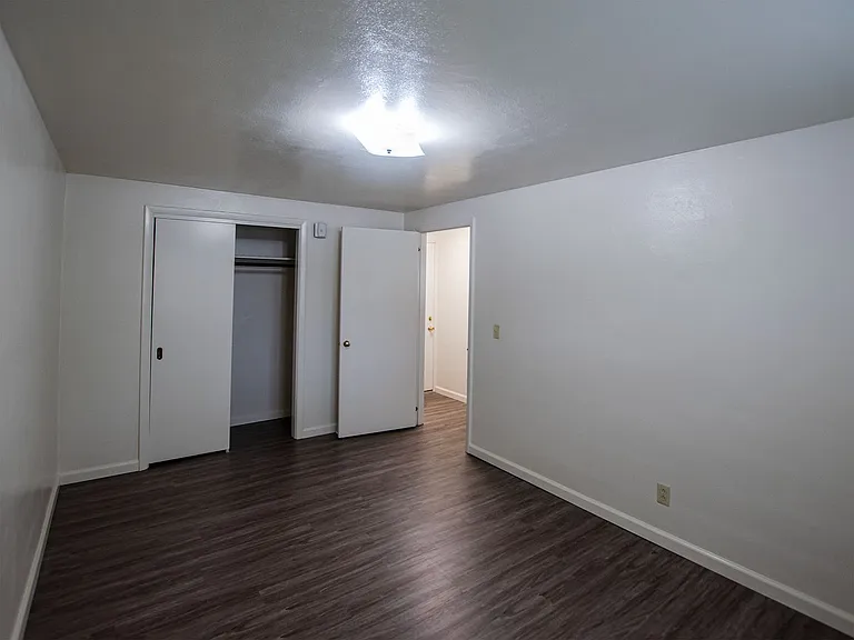State Street Apartments — Photo 31