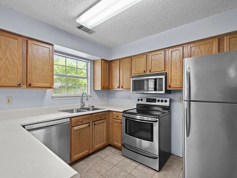 13 Holly Brook Cv — Photo 15