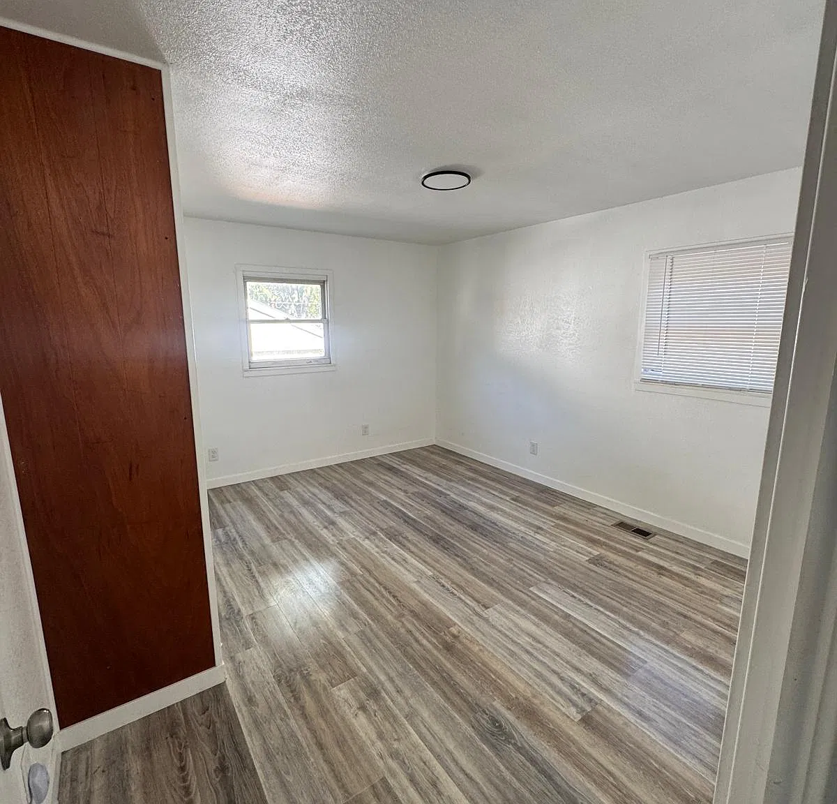 3 bed, 1300 sqft, $1,325 — Photo 4