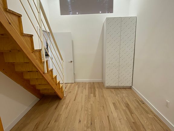 4th image of 93 2nd Ave APT 1
