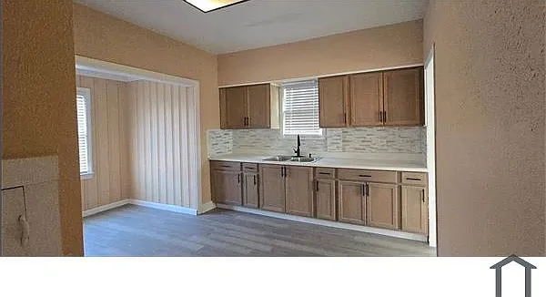 370 Lora Ave — Photo 3