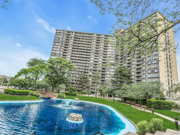 2 Bay Club #11F, Bayside, NY 11360