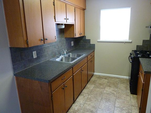 3rd image of 1818 Kern Dr