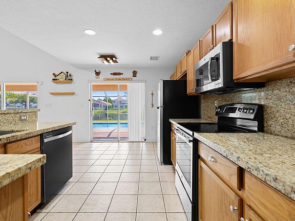 4th image of 5331 NW 110TH Avenue