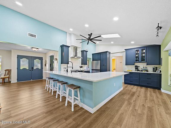 4th image of 3045 Royal Oak Dr